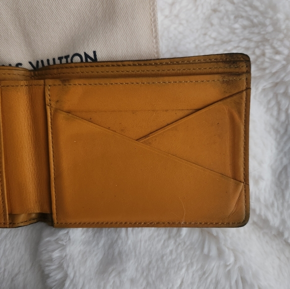 Louis Vuitton Men's bifold Damier Wallet in Yellow/Mustard - Picture 6 of 7